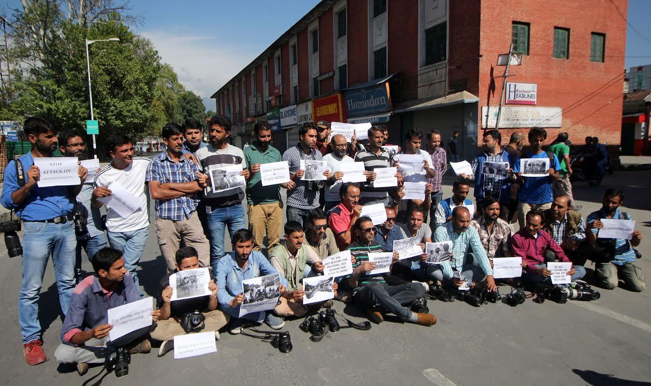 Photojournalists beaten by cops in Batamaloo